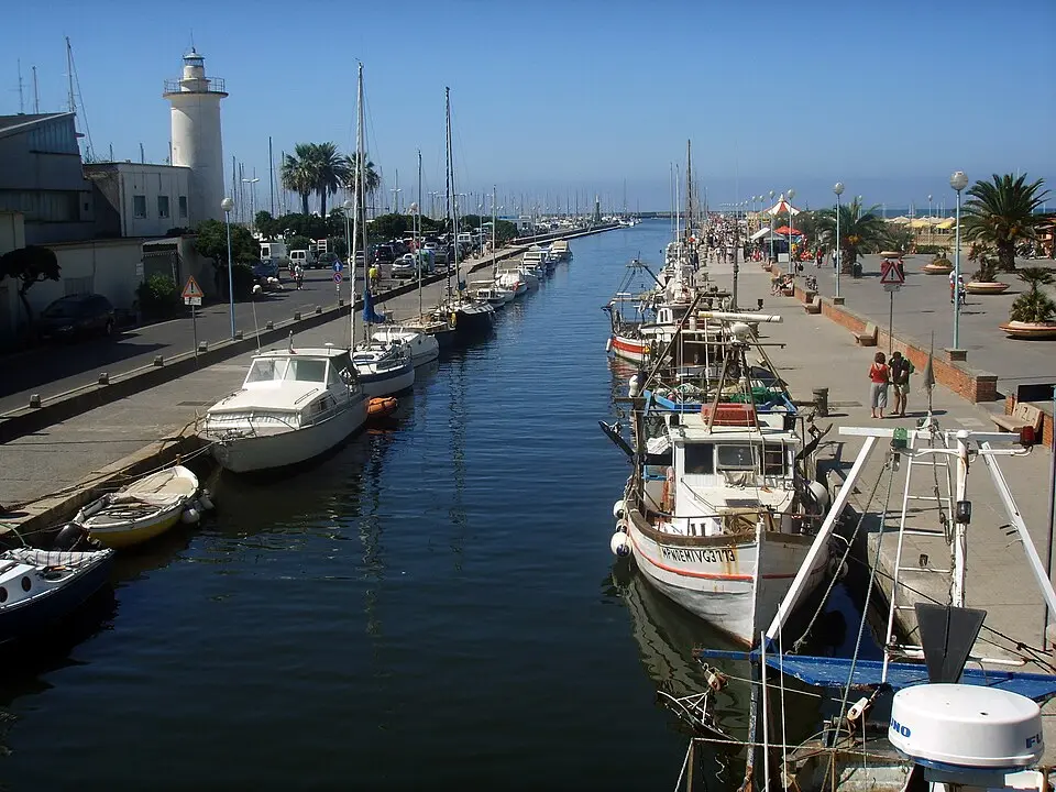 Image: Sailko · CC BY 2.5 Viareggio old lighthouse