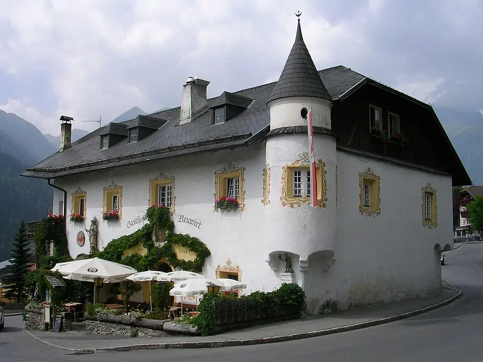 Bild: Michael Kranewitter, Vienna · CC BY-SA 2.5 Gasthaus Neuwirt (ehem. Resinger)