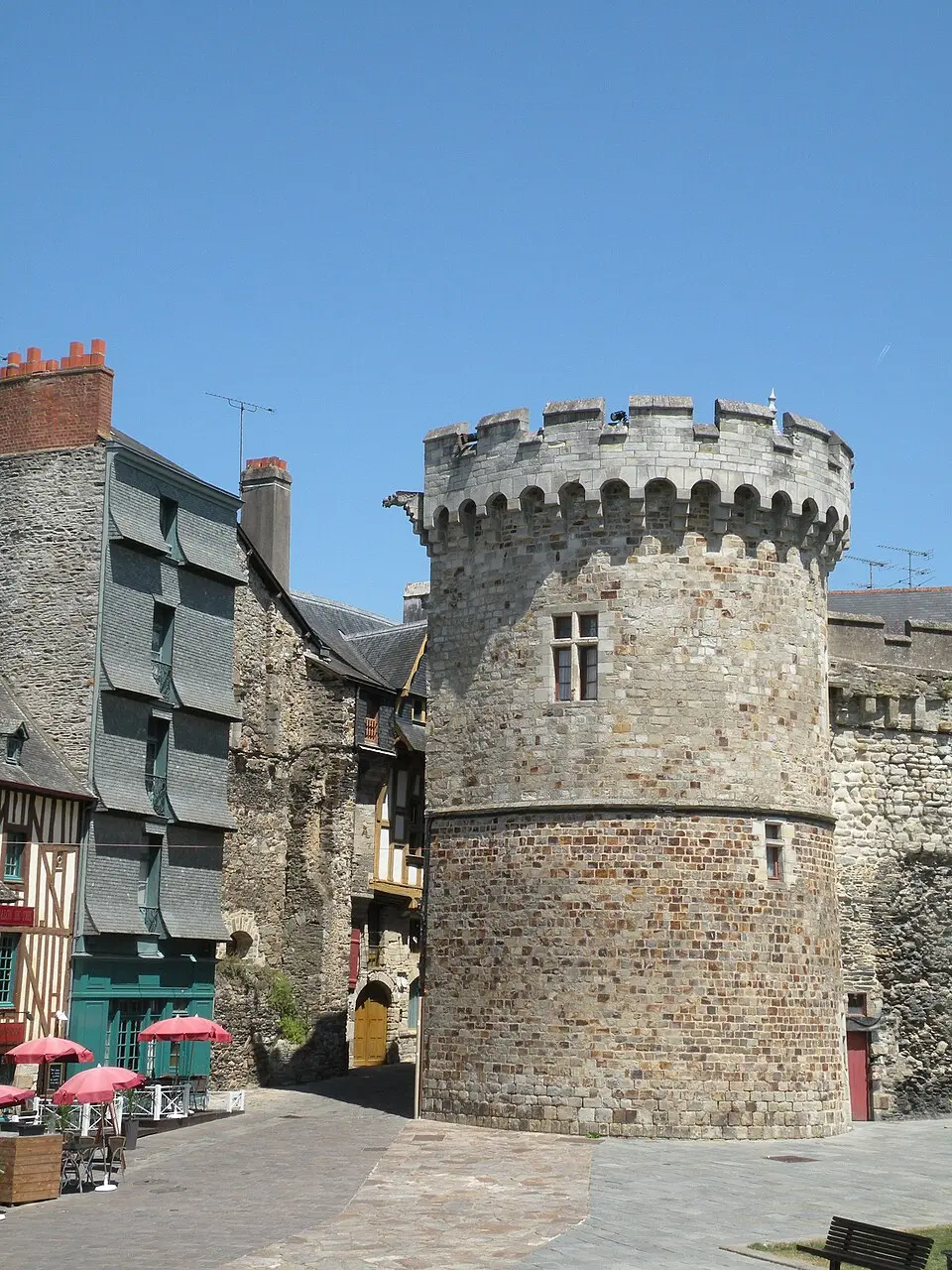 Image: VIGNERON · CC BY 3.0 porte d'Embas