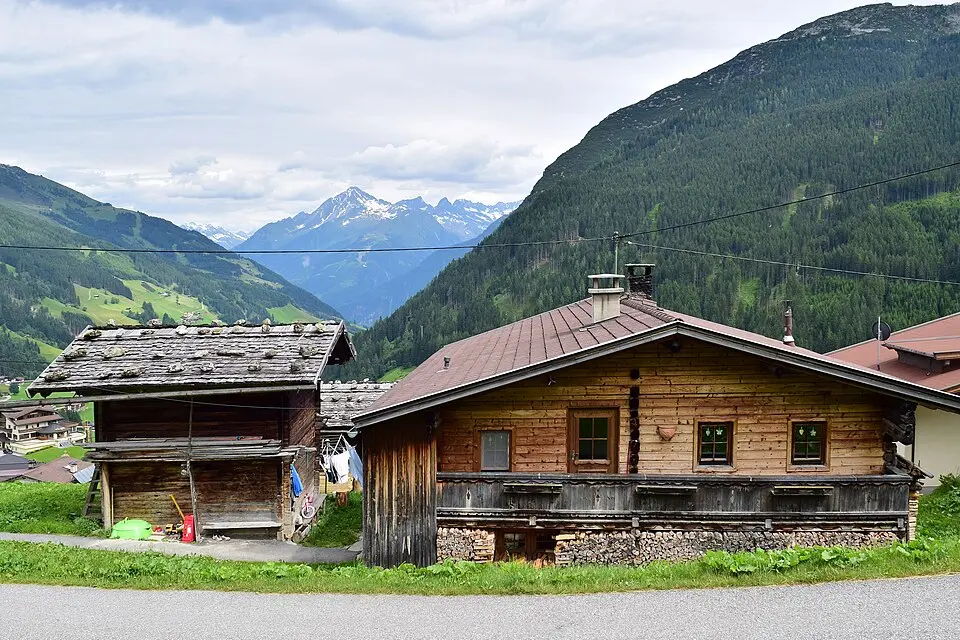 Bild: Haeferl · CC BY-SA 3.0 AT Kornkasten beim Jörgeler I