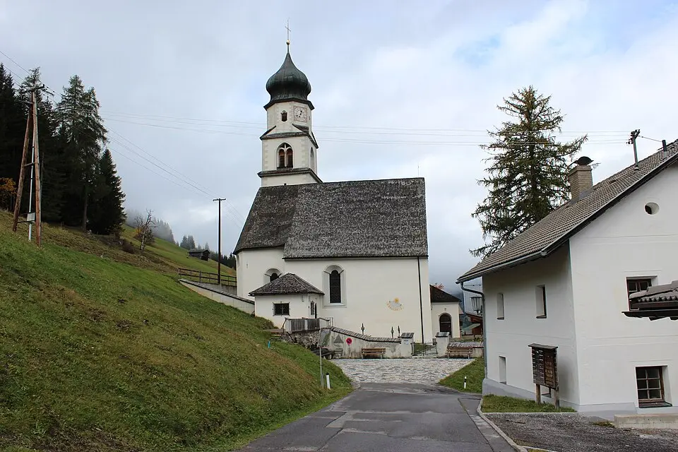 Bild: Steinsplitter · CC BY-SA 3.0 AT Pfarrkirche Hollbruck
