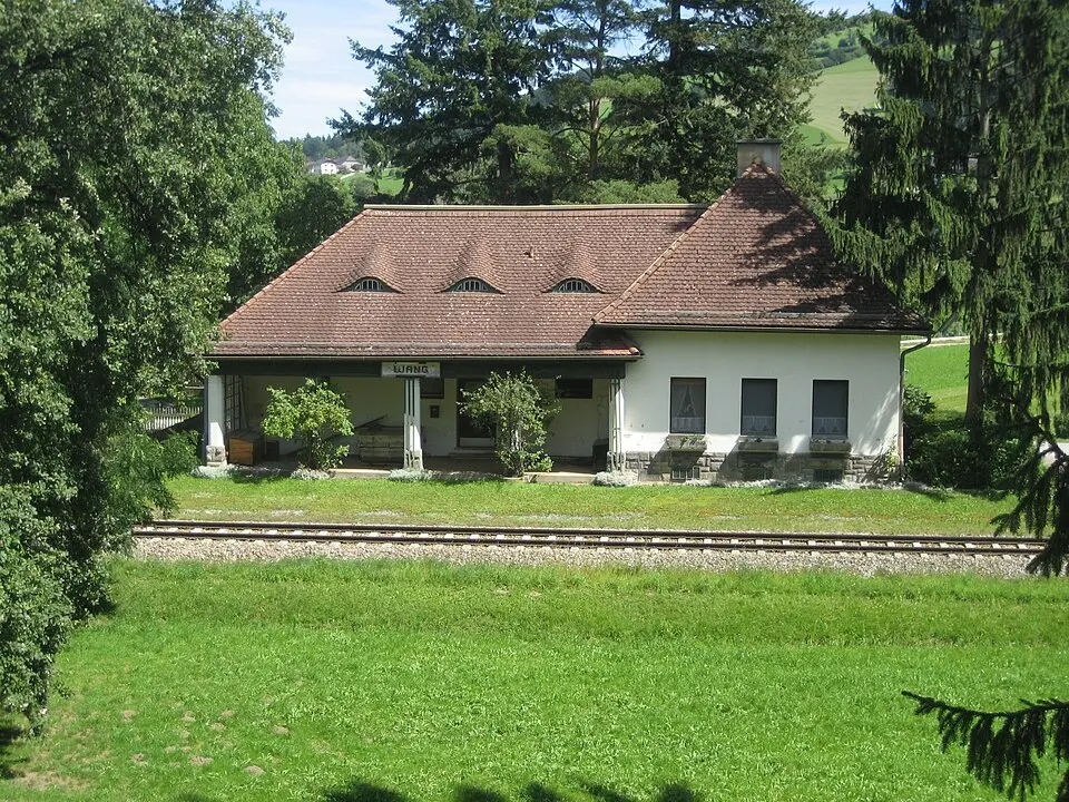Bild: Priwo · Public domain Bahnhof Wang