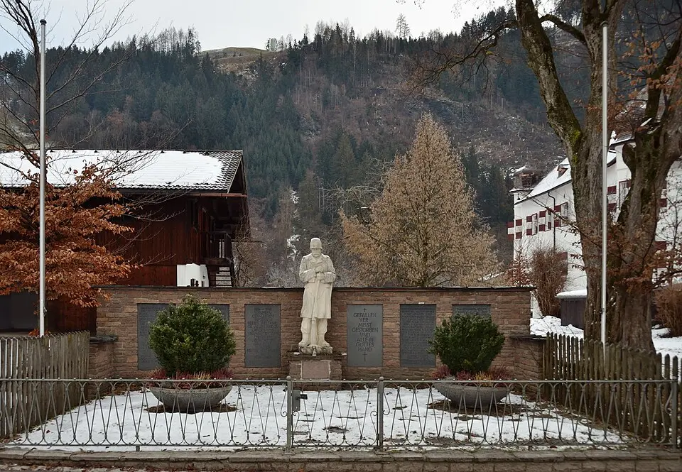 Obrázek: Herzi Pinki · CC BY-SA 3.0 AT Kriegerdenkmal