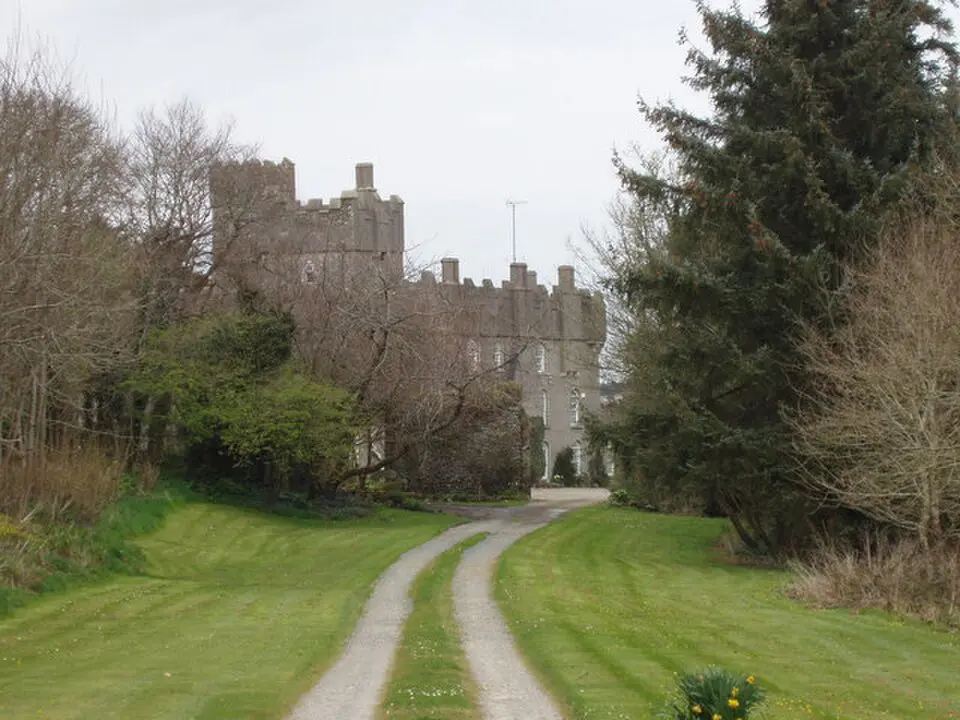 Bild: David Hawgood · CC BY-SA 2.0 Bargy Castle