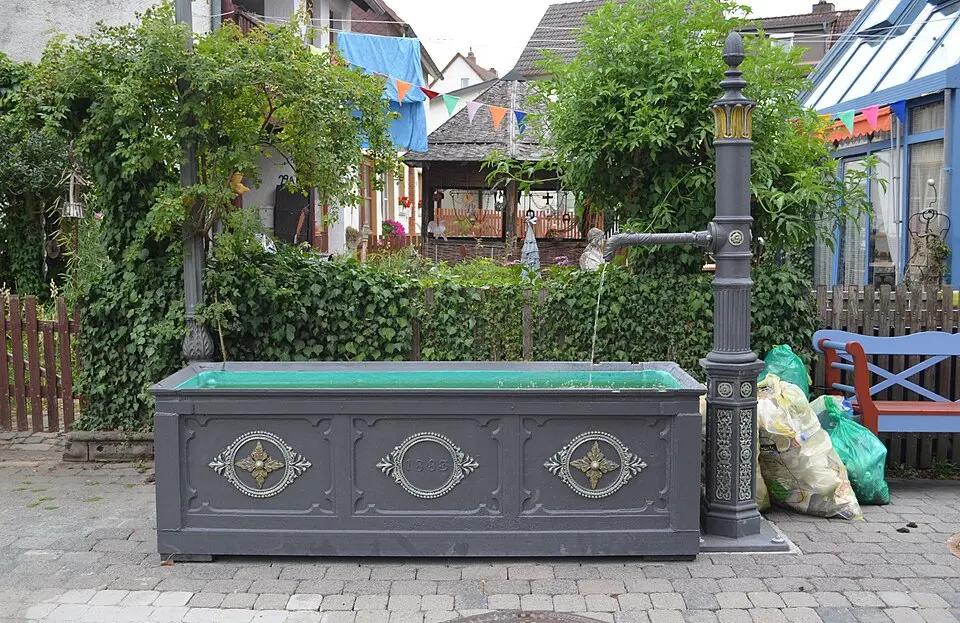 Immagine: Karsten Ratzke · CC0 Gusseiserner Brunnen