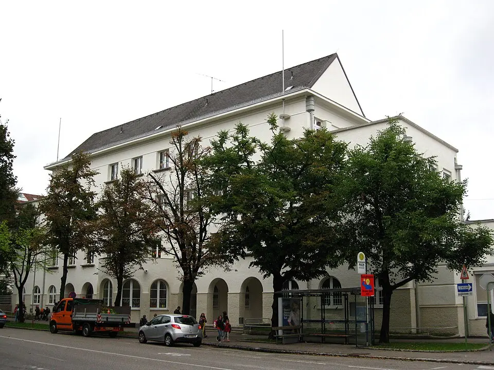 Öffentliche Volksschule 3