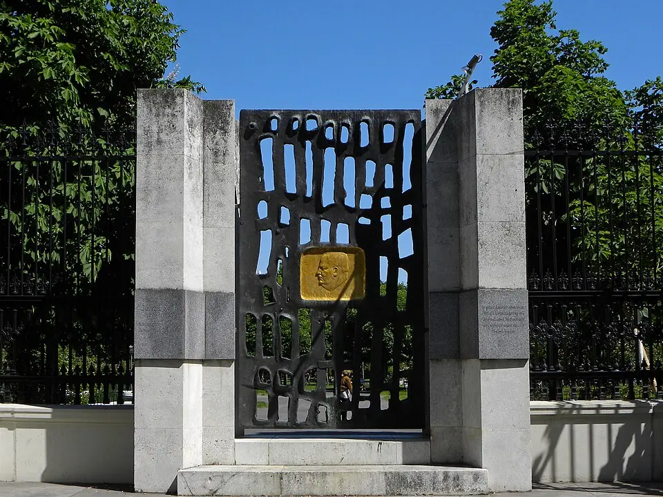 Bild: Häferl · CC BY-SA 3.0 AT Julius-Raab-Denkmal