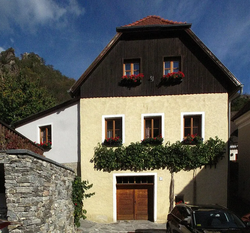 Bild: Clemens PFEIFFER · CC BY 3.0 Winzerhaus mit Presskeller