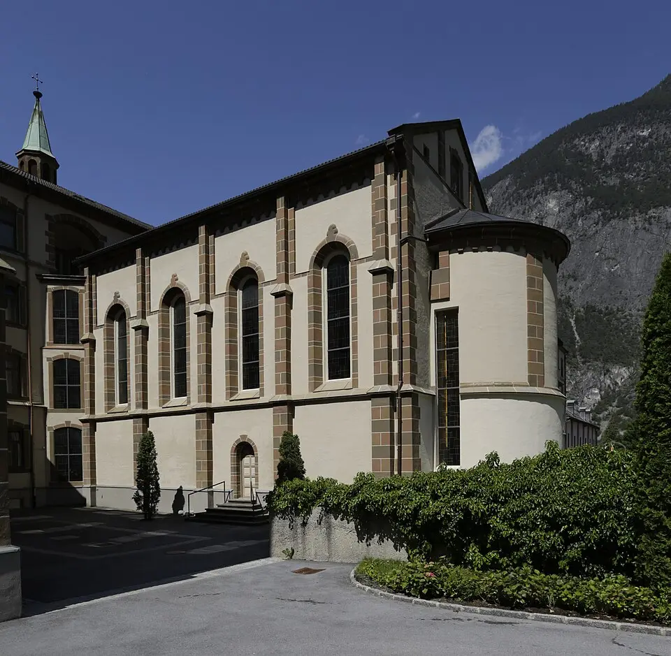 Klosterkirche hl. Josef mit Klosterfriedhof