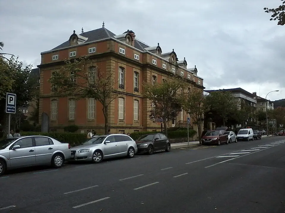 Biblioteca Pública Municipal de Zarautz - Sanz Enea