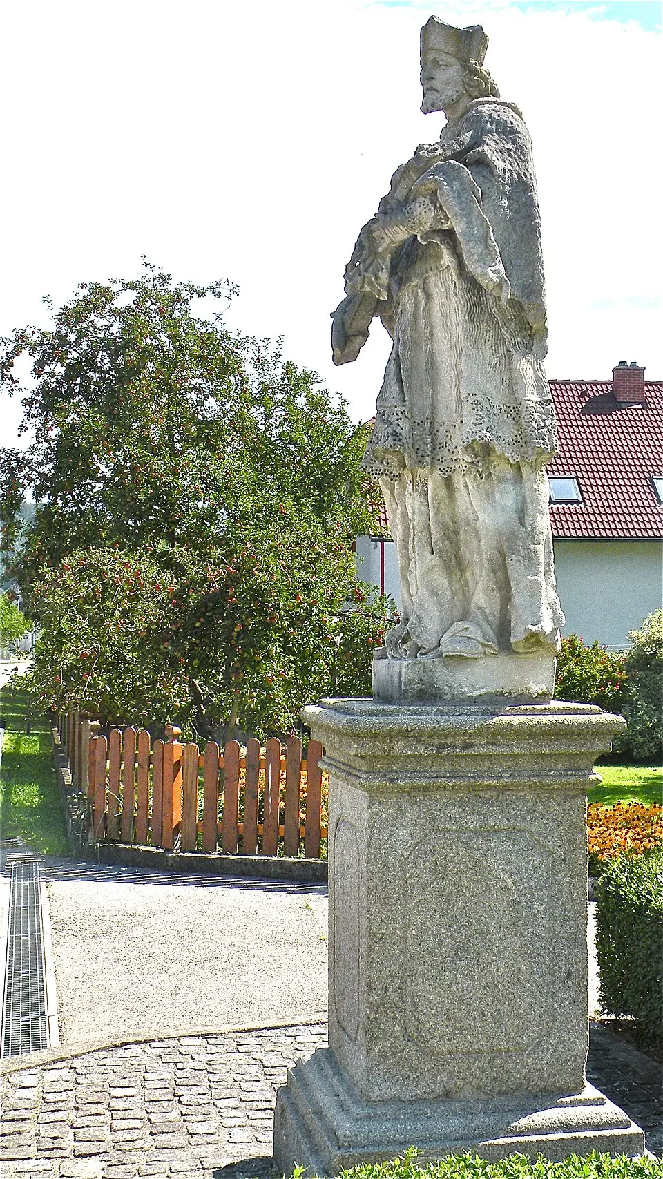 Bild: Pfeifferfranz · CC BY-SA 3.0 Figur Hl. Johannes Nepomuk