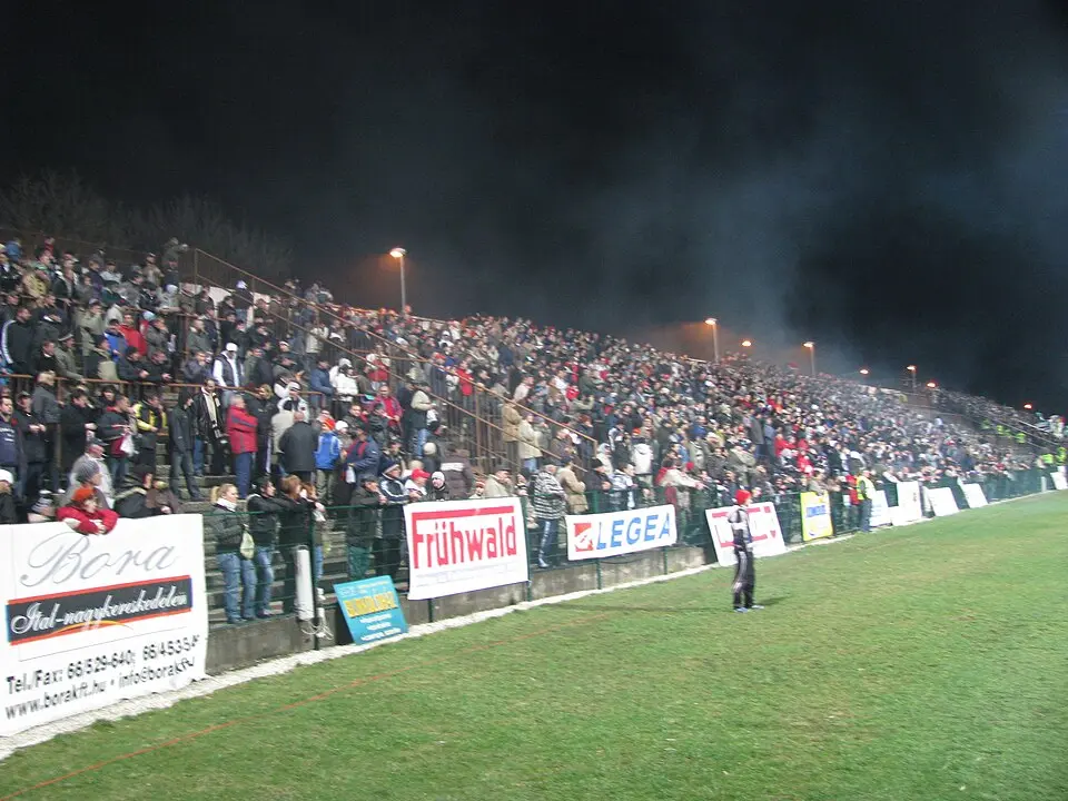 Bild: Tobi85 · Public domain Kórház utcai stadion