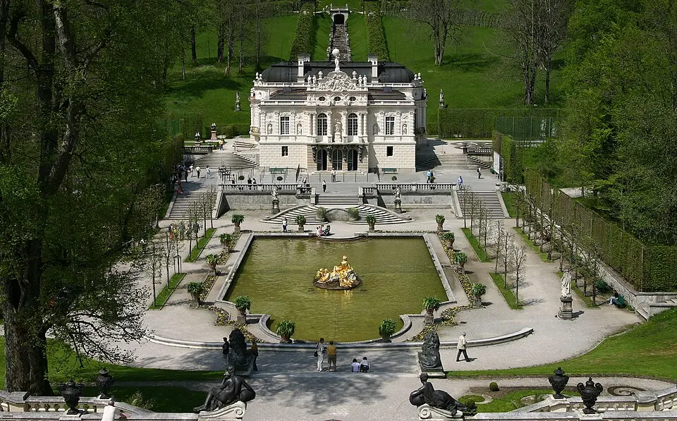 Bild: Softeis · CC BY-SA 3.0 Schloss Linderhof