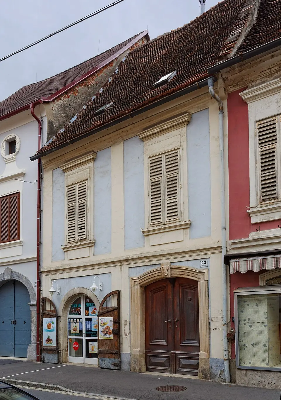Obrázek: Robert Heilinger · CC BY-SA 3.0 Bürgerhaus mit Teil der mittelalterlichen Stadtmauer