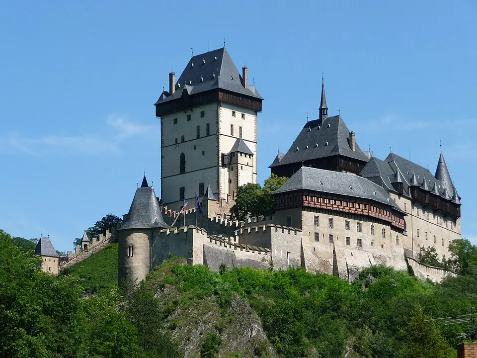 Bild: Jürgen Regel, Marian… · CC BY 3.0 Burg Karlštejn