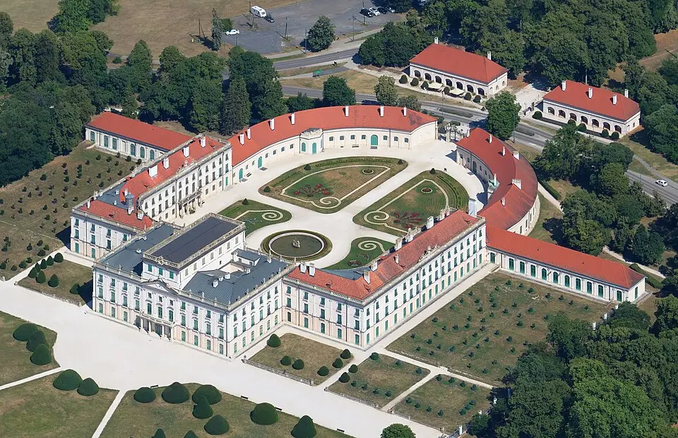 Obrázek: Carsten Steger · CC BY-SA 4.0 Zámky