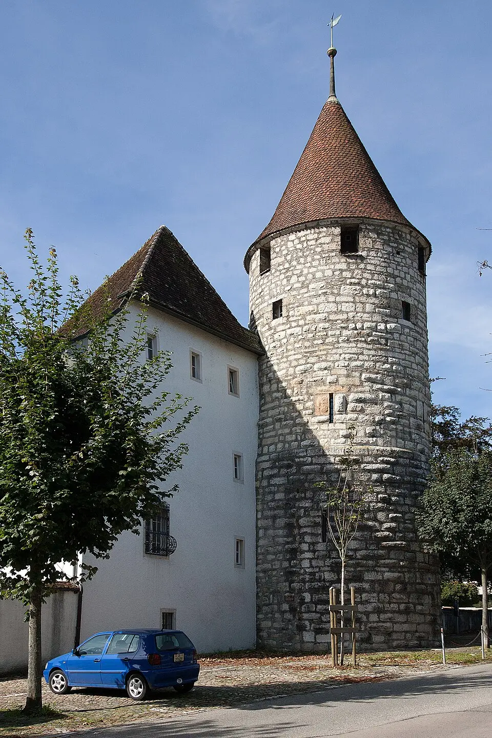 Courtine-Turm und Stadtmauern