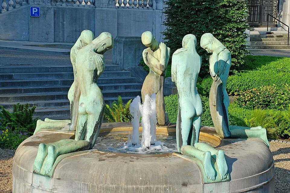 Fountain of Kneeling Youths