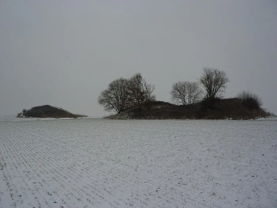 Bild: Varech · CC BY-SA 3.0 Tumuli van Seron
