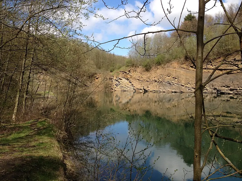 Bild: Norbert Schoene · CC BY-SA 3.0 Oberlübber Bergsee