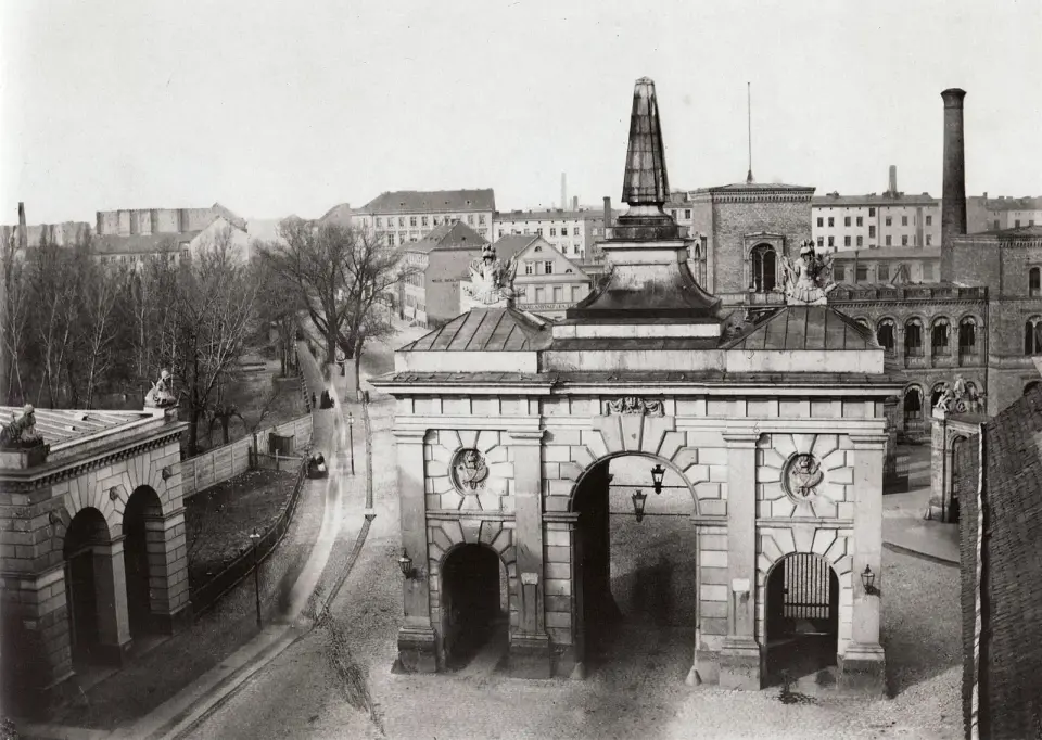 Slika: Friedrich Albert Schwartz (1836-1906) · Public domain Oranienburška vrata