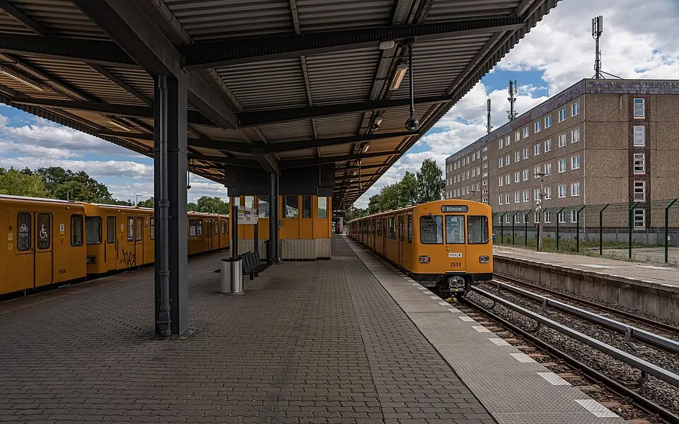 Bild: A.Savin · FAL U-Bahnhof Hönow