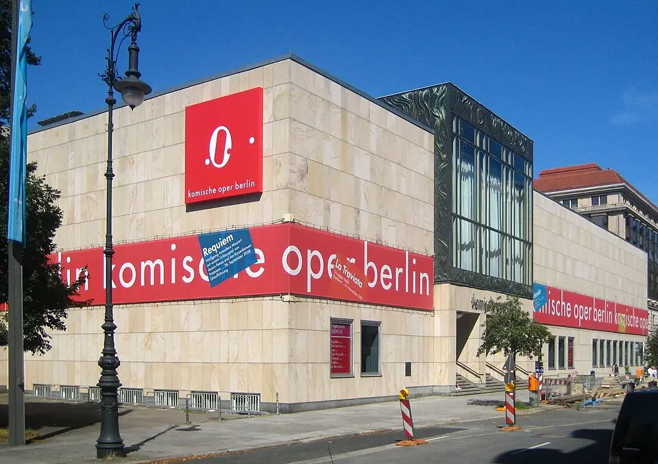 Immagine: Jörg Zägel · CC BY-SA 3.0 Komische Oper Berlin