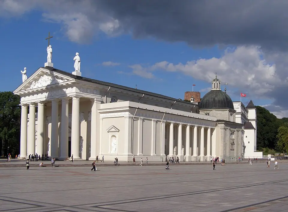 Image: Krzysztof Mizera derivative work: --Chrumps (talk) · CC BY-SA 3.0 Churches & abbeys