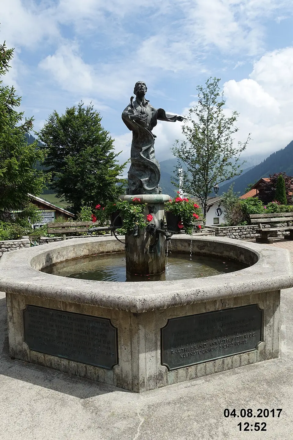 Bild: David Short from Windsor, UK · CC BY 2.0 Dorfbrunnen