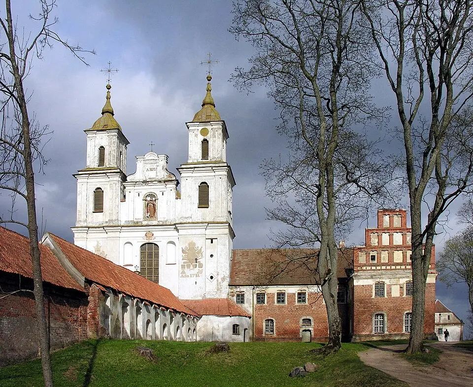 Image: Algirdas at Lithuanian Wikipedia · CC BY-SA 3.0 Church of Blessed Virgin Mary, the Queen of Angels, Tytuvėnai