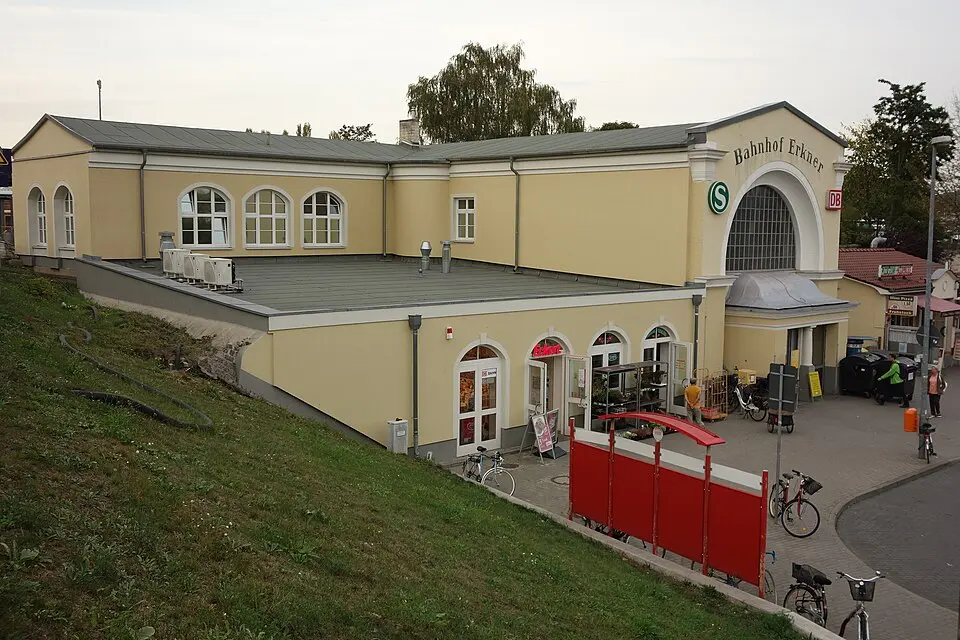 Immagine: Andre_de · CC BY-SA 4.0 stazione di Erkner