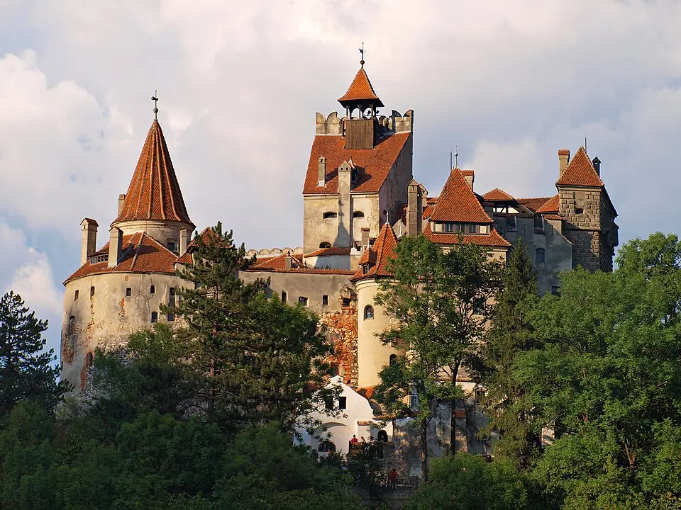 Image: Todor Bozhinov · CC BY-SA 4.0 Châteaux et palais