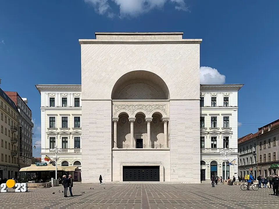 Image: Chainwit. · CC BY-SA 4.0 Ciarda Roșie