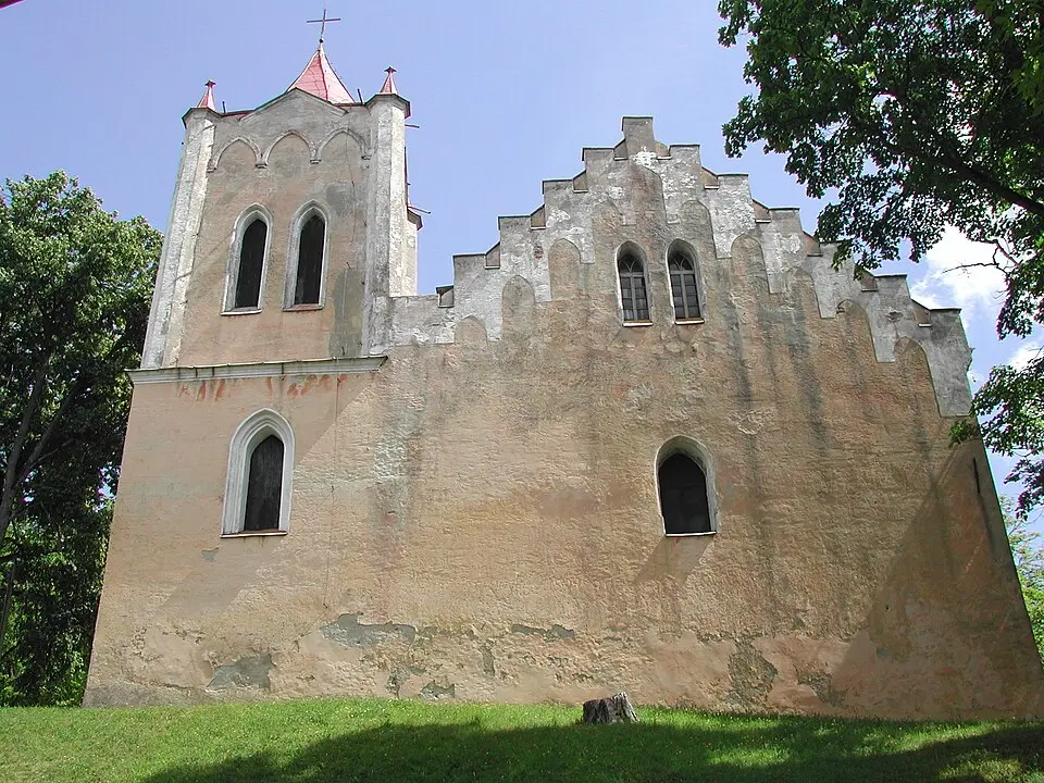 Bild: Christopher Voitus · CC BY-SA 3.0 Johanniskirche in Hasenpoth (Aizpute)