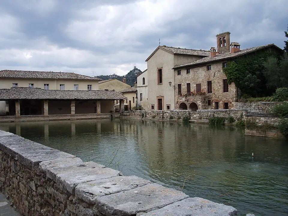 Bild: Original uploader was Petitverdot at it.wikipedia · Public domain Bagno Vignoni