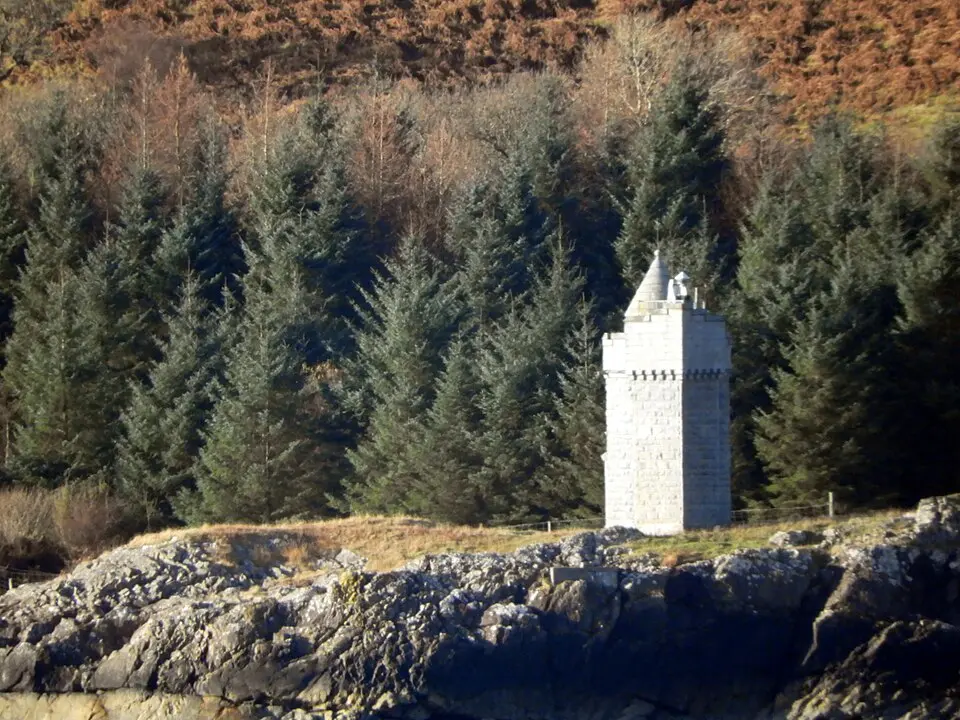 Bild: Reading Tom from Reading, UK · CC BY 2.0 William Black Memorial Lighthouse