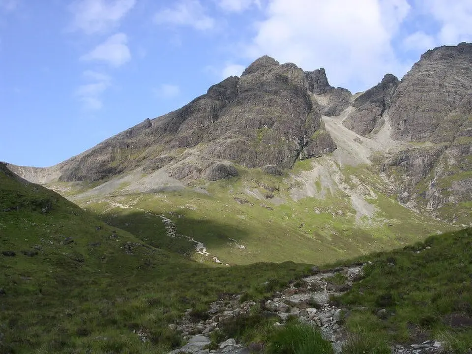 Image: Sarah Maidment · CC BY-SA 2.0 Blà Bheinn