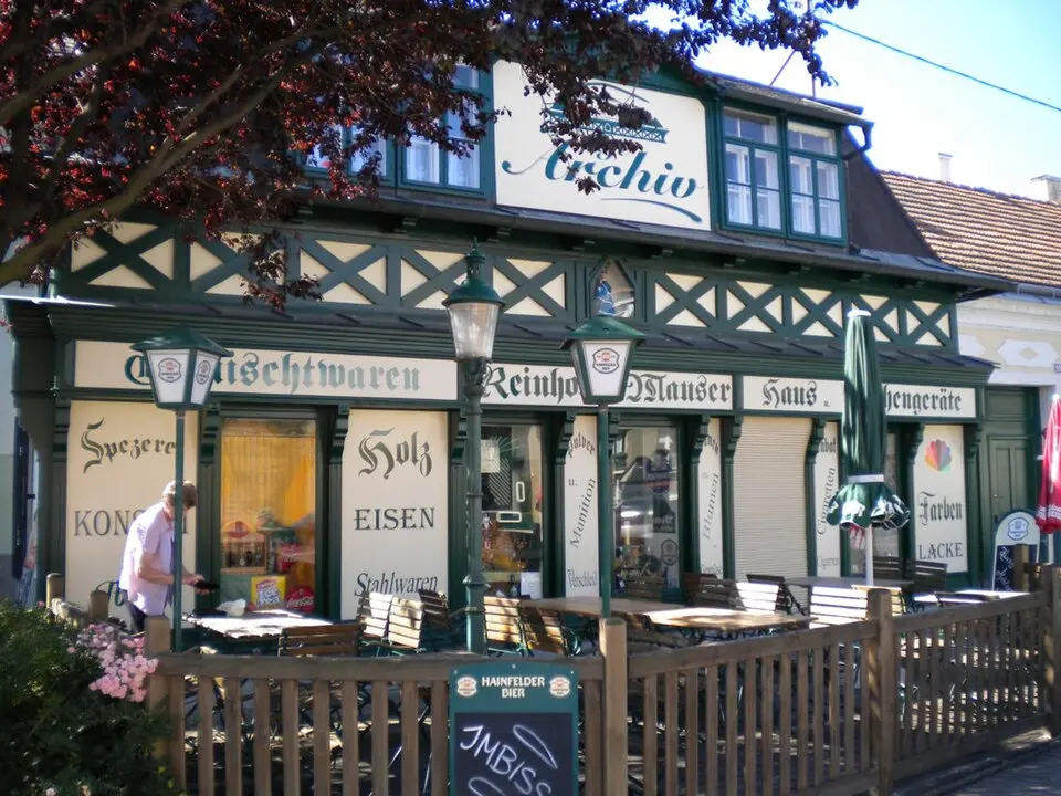 Wohn- und Geschäftshaus