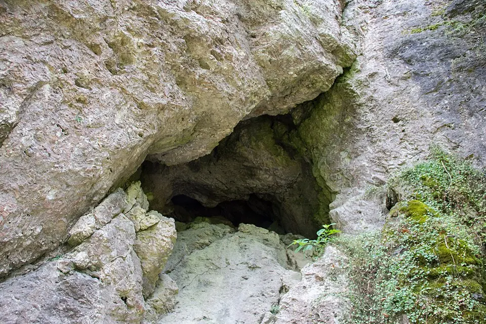 Immagine: Derzno · CC BY 3.0 Bodenberghöhle