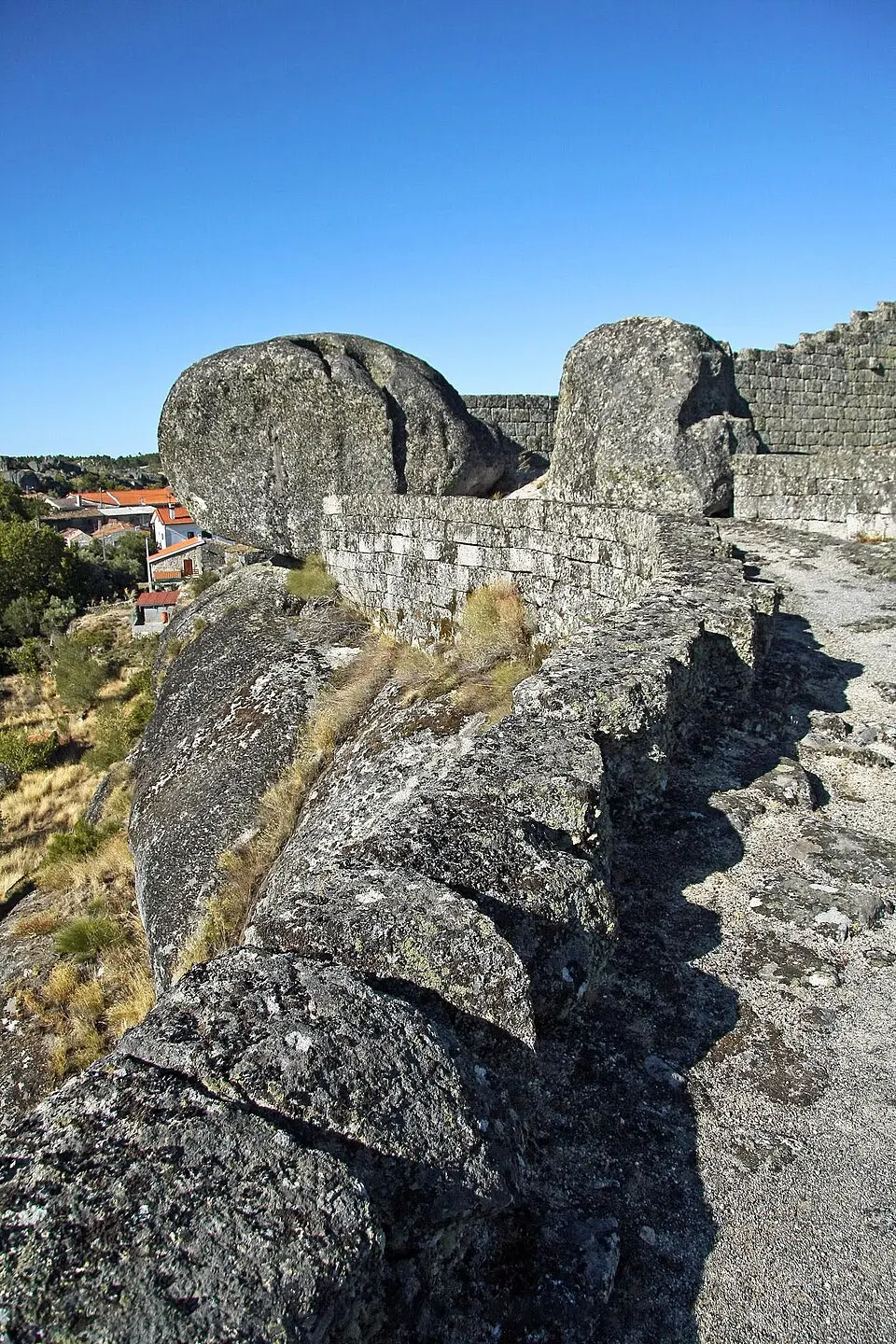 Bild: Vitor Oliveira from Torres Vedras, PORTUGAL · CC BY-SA 2.0 Castelo de Moreira de Rei