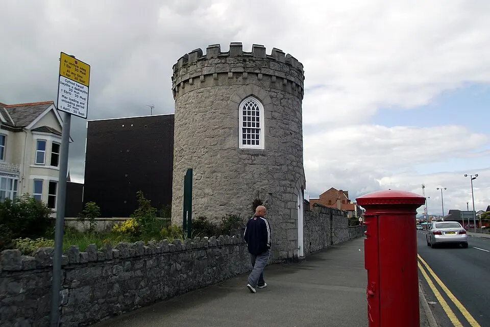 Lookout Tower In Boundary Wall at Nos.39 & 40 East Parade