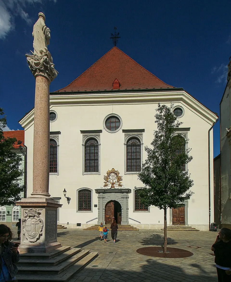 Bild: VitVit · CC BY-SA 4.0 Jesuitenkirche Bratislava
