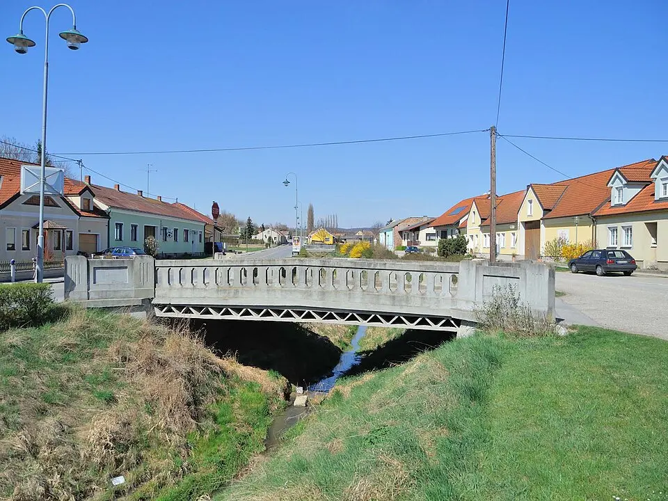 Image: Robert Heilinger · CC BY-SA 3.0 Brücke über den Mistelbach