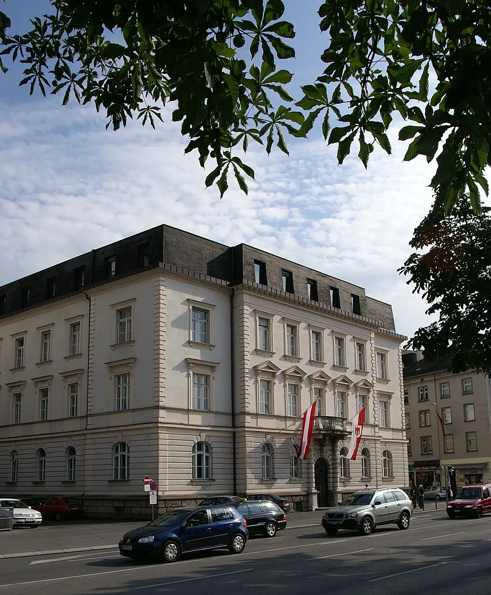 Bild: böhringer friedrich · CC BY-SA 2.5 Ehem. Bezirkshauptmannschaft, Teil des Landesmuseums