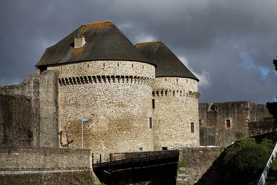 tours Paradis