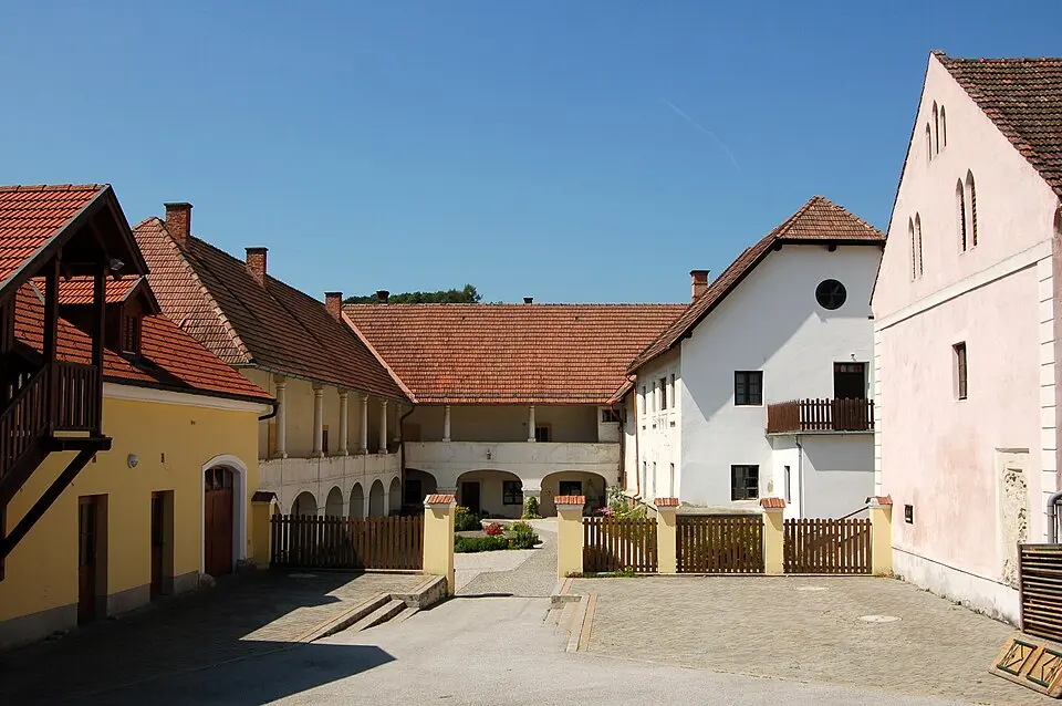 Ehem. Dominikalhof des Stiftes Reichersberg mit Filialkirche hl. Florian
