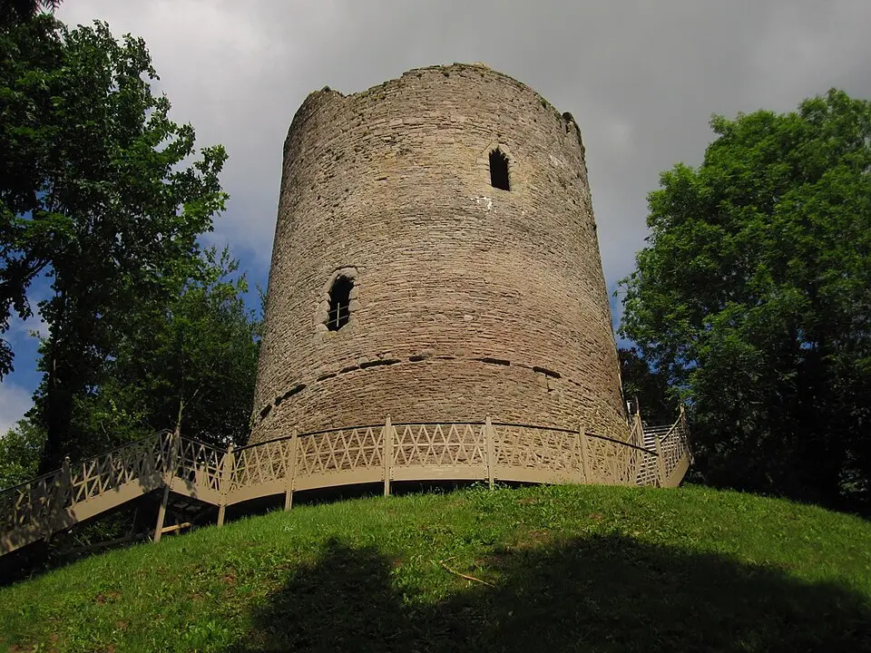 Bild: Keith Salvesen · CC BY-SA 2.0 Bronllys Castle