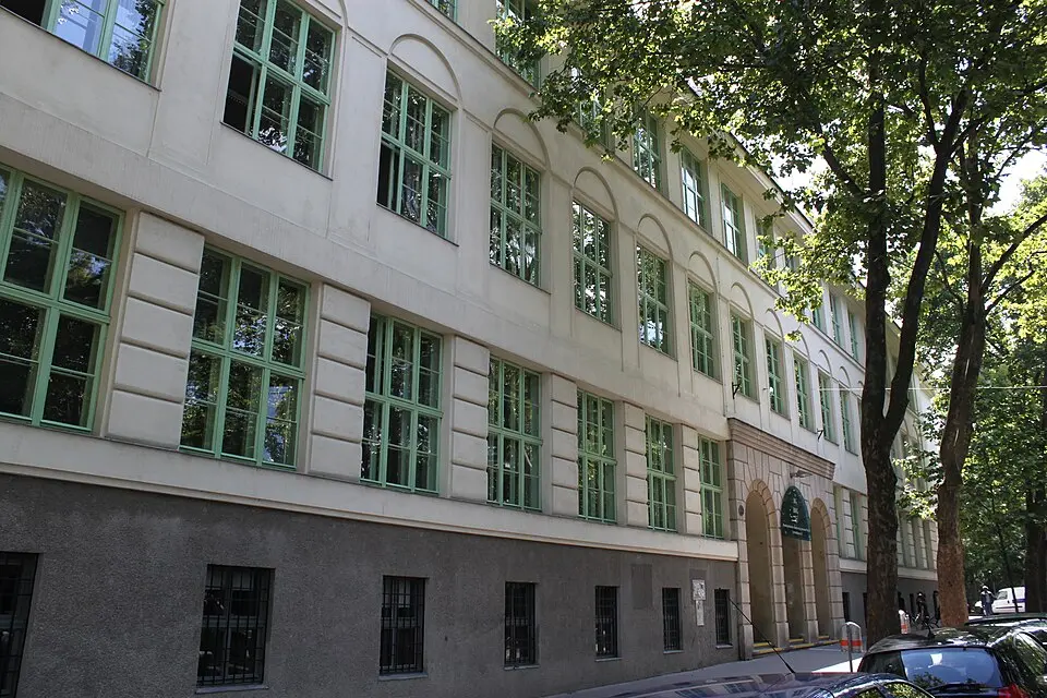 Bild: DerHHO · CC0 Bundesrealgymnasium