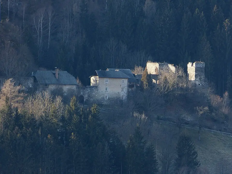 Immagine: Niki.L · CC BY-SA 4.0 Burg Lavant