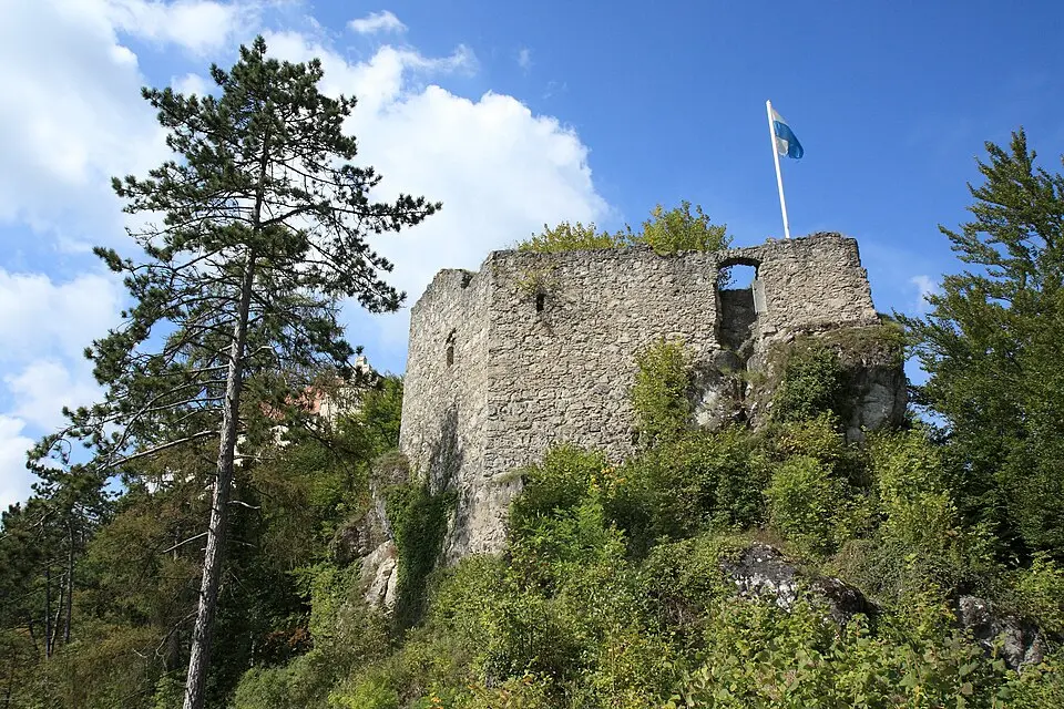 Obrázek: Sven-121 · Public domain Burgruine Rabenstein (Niederbayern)